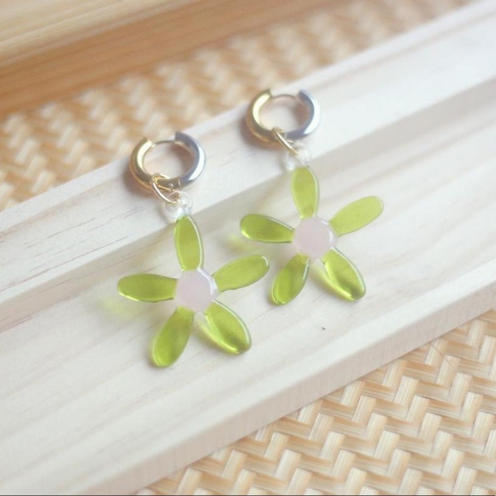 Glass flower earrings